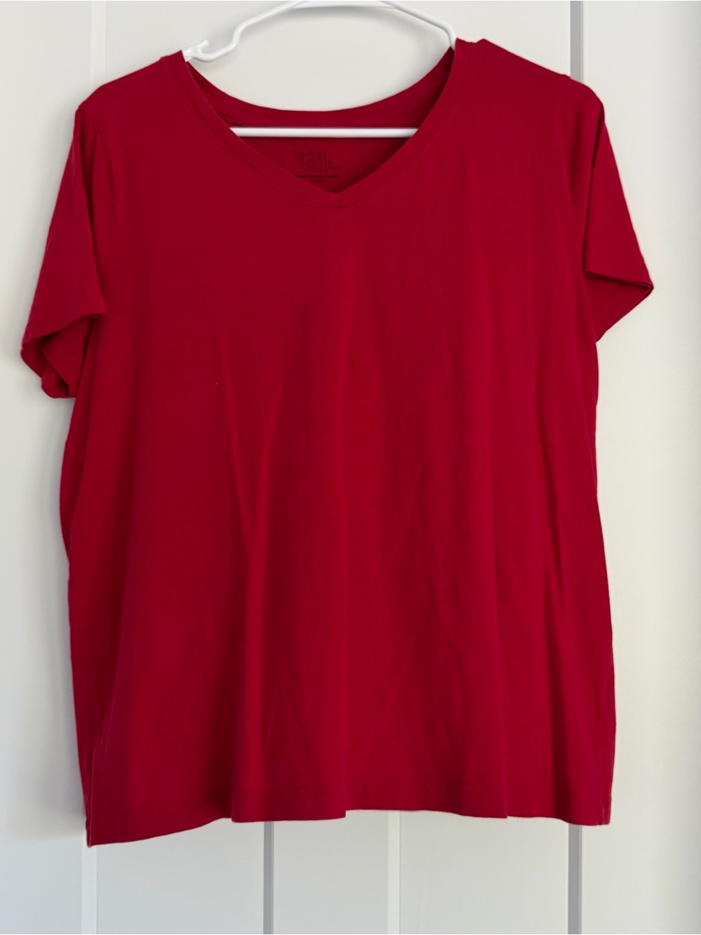 Time and Tru Women's V-Neck Short Sleeve Tee in Red